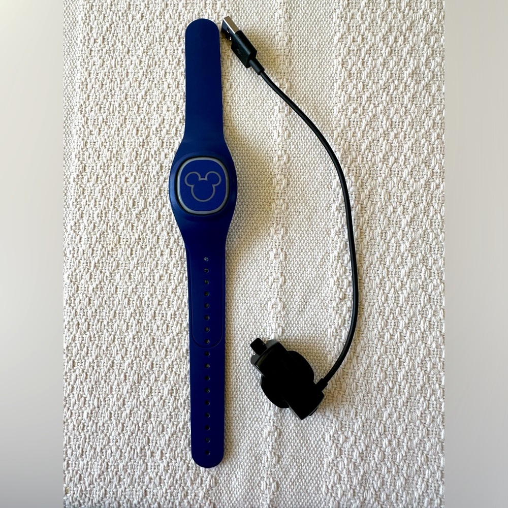 Mickey Navy Blue MagicBand+ - NWOB - Unlinked